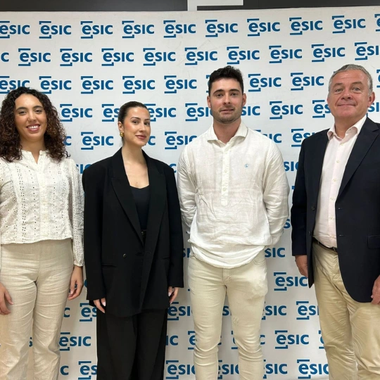 Presentación del trabajo final de grado en Esic&Business School (TFG)